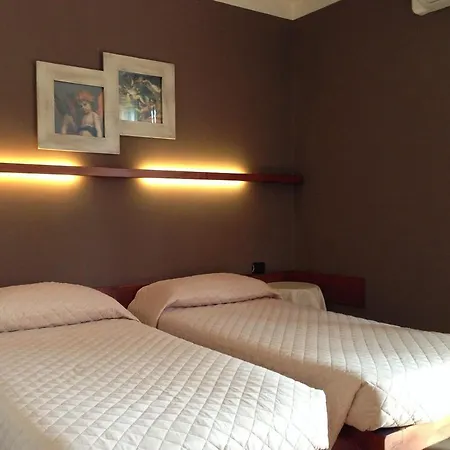 Hotel Il Fiordaliso Foresteria Busto Arsizio Zimmer foto