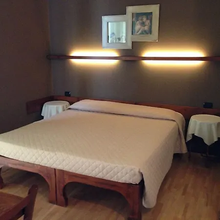 Hotel Il Fiordaliso Foresteria Busto Arsizio Zimmer foto